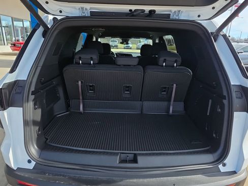 Used 2025 Chevrolet Traverse LT w/ Driver Confidence Package image 17