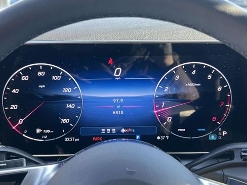 Used 2025 Mercedes-Benz GLC 300 4MATIC image 16