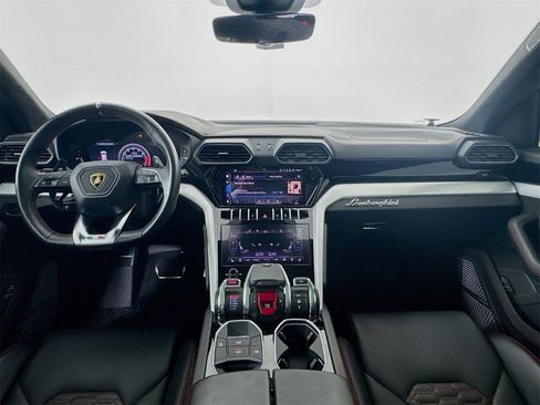 Used 2020 Lamborghini Urus Base image 22