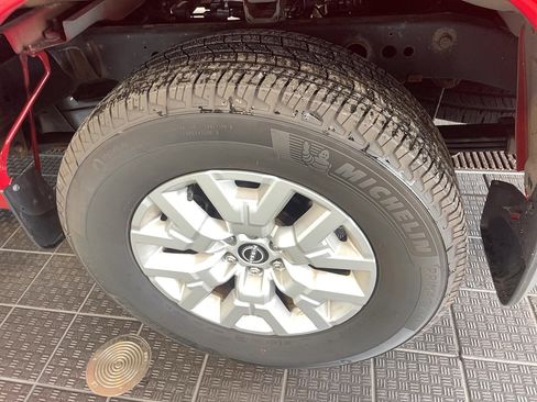 Used 2023 Nissan Frontier SV w/ Technology Package image 5