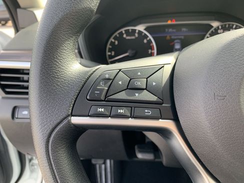 Used 2024 Nissan Altima 2.5 SV image 14