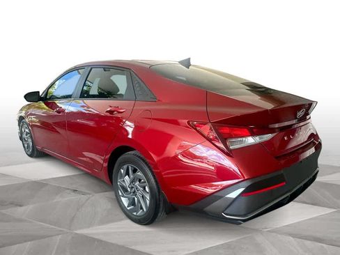 Used 2024 Hyundai Elantra SEL FWD image 6