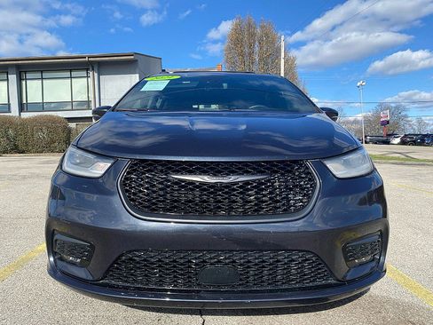 Used 2021 Chrysler Pacifica Touring w/ S Appearance Package image 2