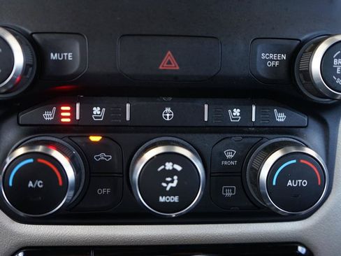 Used 2022 RAM 1500 Laramie AWD/4WD image 16