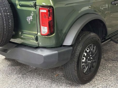 Used 2023 Ford Bronco Base image 9