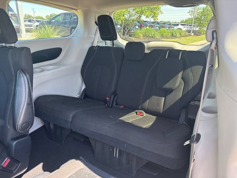 Used 2023 Chrysler Voyager LX FWD image 10