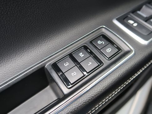 Used 2016 Jaguar XF S RWD image 27
