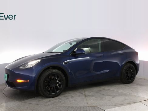 Used 2022 Tesla Model Y Long Range image 15