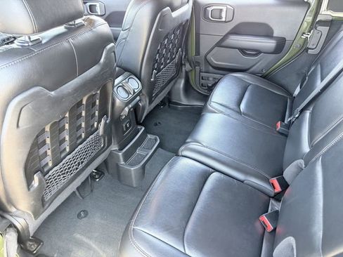 Used 2022 Jeep Wrangler Unlimited Rubicon AWD/4WD image 18