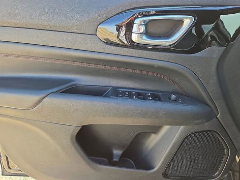 Used 2024 Jeep Compass Trailhawk image 22