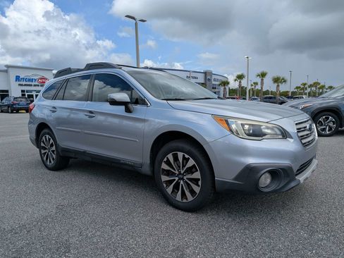 Used 2017 Subaru Outback 2.5i Limited AWD/4WD image 2