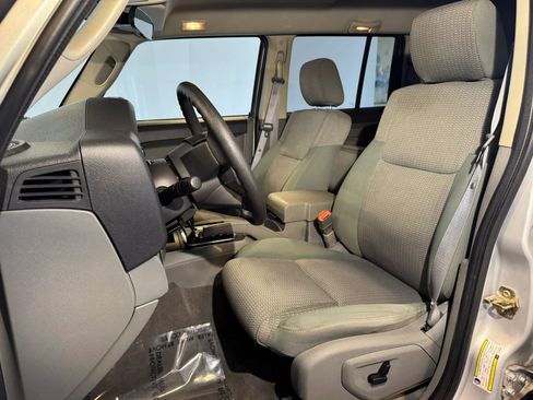 Used 2007 Jeep Commander Sport image 10