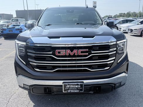 Used 2022 GMC Sierra 1500 SLT AWD/4WD image 2