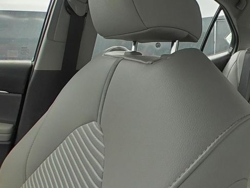 Used 2018 Toyota Camry SE w/ Moonroof Package FWD image 9