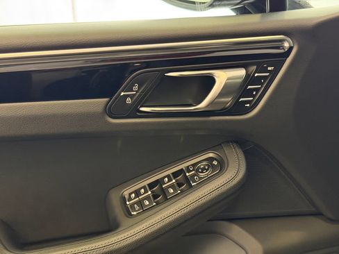 Certified 2026 Porsche Macan AWD/4WD image 14