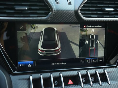 Used 2023 Lamborghini Urus Performante AWD/4WD image 24