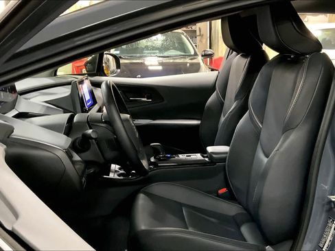 Used 2024 Toyota Prius XLE image 8