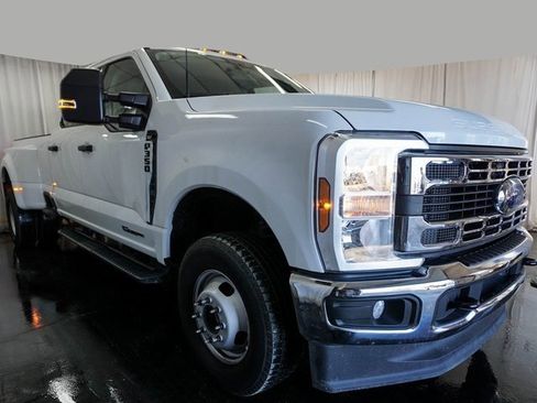 Used 2025 Ford F350 XLT image 2