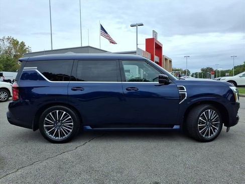 Used 2025 Nissan Armada Platinum Reserve image 2