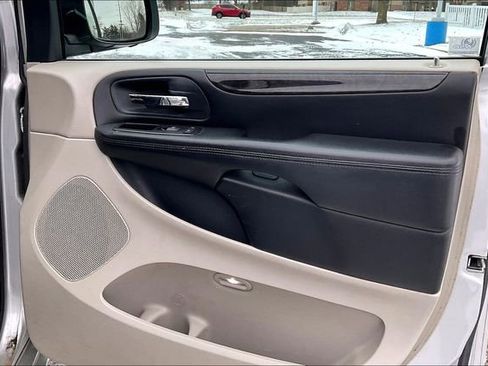 Used 2012 Dodge Grand Caravan SXT image 22