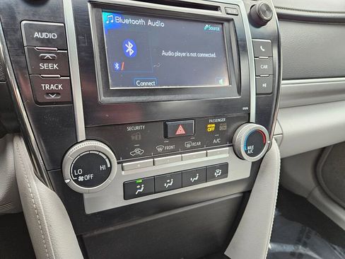 Used 2013 Toyota Camry LE image 5