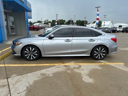 Used 2022 Honda Civic EX image 2
