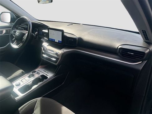 Used 2023 Ford Explorer XLT image 28