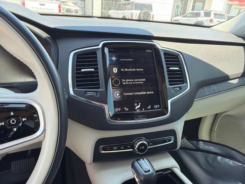 Used 2020 Volvo XC90 T6 Momentum AWD/4WD image 6