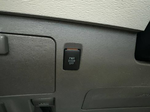 Used 2011 Toyota Sienna XLE FWD image 22
