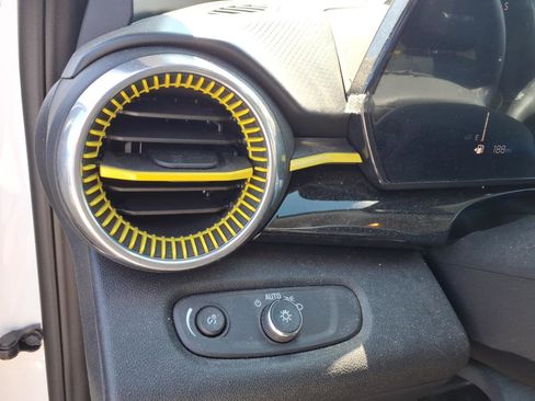 Certified 2024 Chevrolet Trax ACTIV w/ Sunroof Package image 14