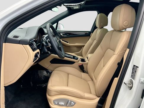Used 2026 Porsche Macan AWD/4WD image 5