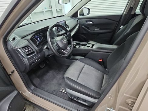 Used 2025 Nissan Rogue SV AWD/4WD image 11