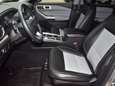 Used 2023 Ford Explorer XLT w/ Equipment Group 202A RWD image 13