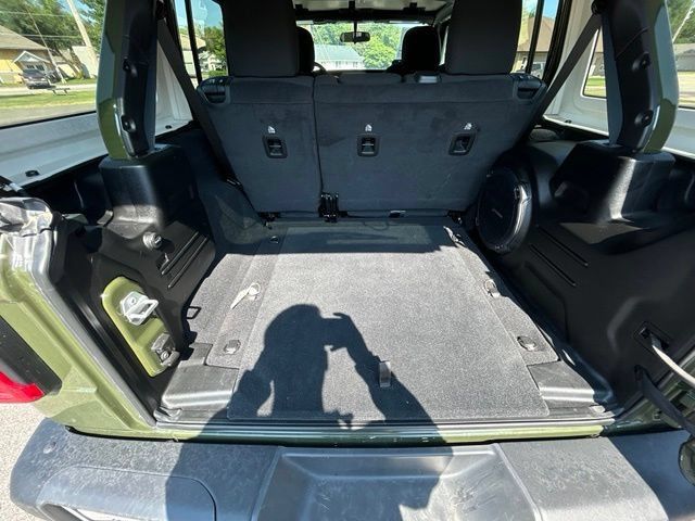 Used 2021 Jeep Wrangler Unlimited Rubicon w/ Dual Top Group AWD/4WD image 10