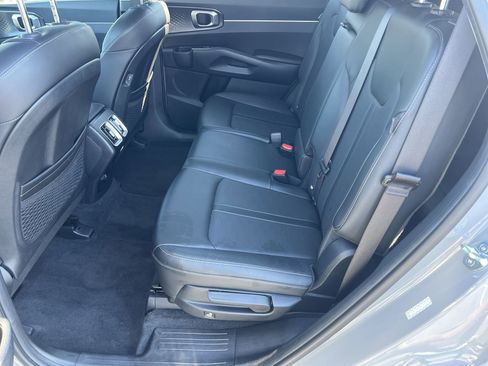Used 2025 Kia Sorento S w/ Panoramic Sunroof Package image 19