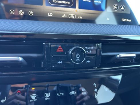 New 2026 Nissan Kicks SR w/ Cold Weather Package image 10