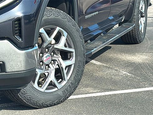 Used 2022 GMC Sierra 1500 SLT image 3