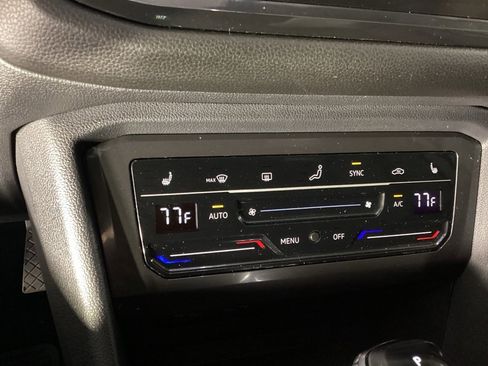 Used 2022 Volkswagen Tiguan SE image 15