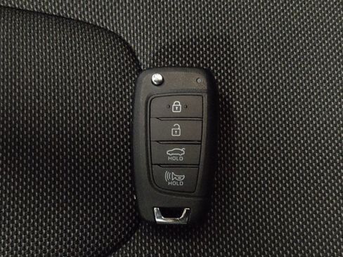 Used 2025 Hyundai Elantra SE FWD image 32