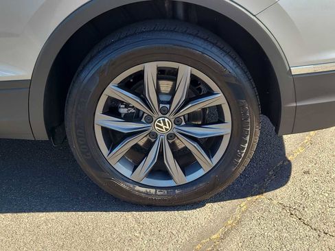 Used 2022 Volkswagen Tiguan SE image 16