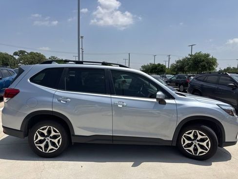 Used 2019 Subaru Forester Premium AWD/4WD image 2