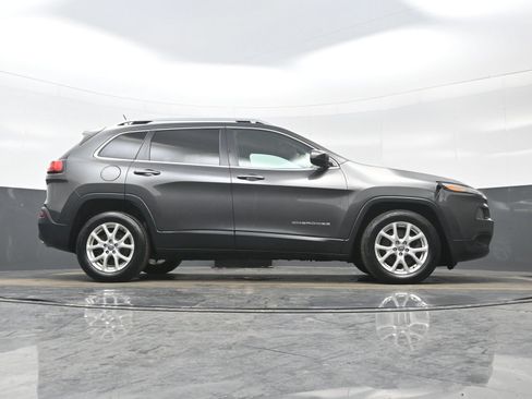 Used 2014 Jeep Cherokee Latitude FWD image 31