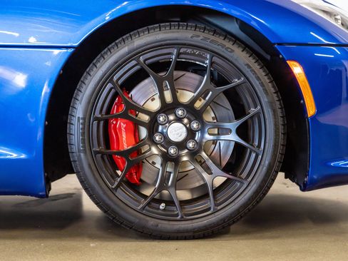 Used 2013 SRT Viper GTS w/ GTS Laguna Interior Pkg RWD image 13
