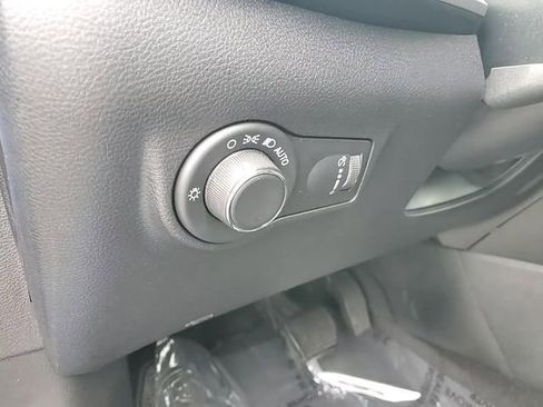 Used 2023 Jeep Compass Sport image 11