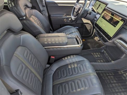 Used 2022 Rivian R1T Launch Edition image 11