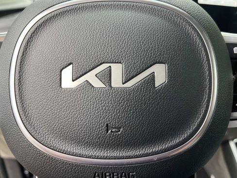 New 2026 Kia Carnival EX FWD image 29