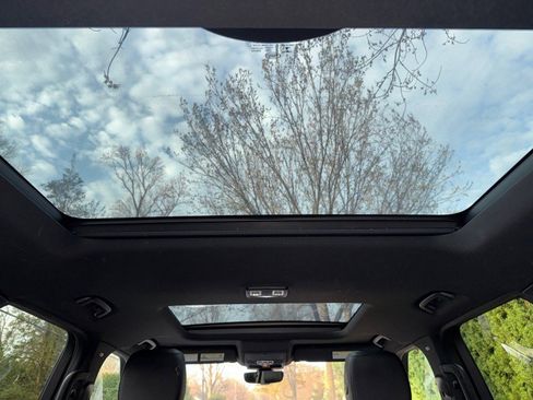 Used 2017 Land Rover Discovery HSE image 33