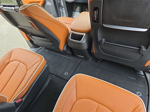 New 2026 Chrysler Pacifica Pinnacle w/ Trailer Tow Group image 12