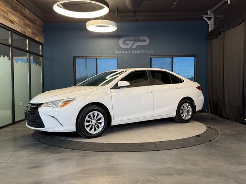 Used 2017 Toyota Camry LE image 7