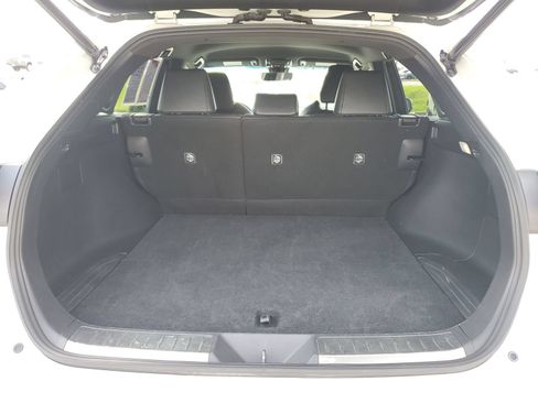 Certified 2022 Toyota Venza XLE AWD/4WD image 9